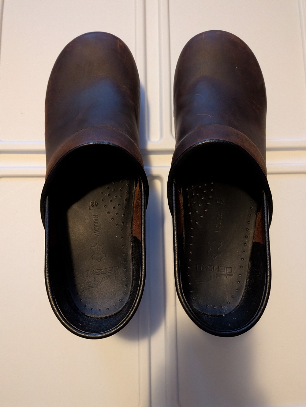 42 Narrow Dansko Professional Antique Brown Leather Slip-On Clogs For Women